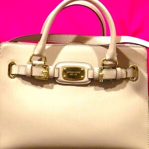 Women’s handbag blush color in excellent condition.